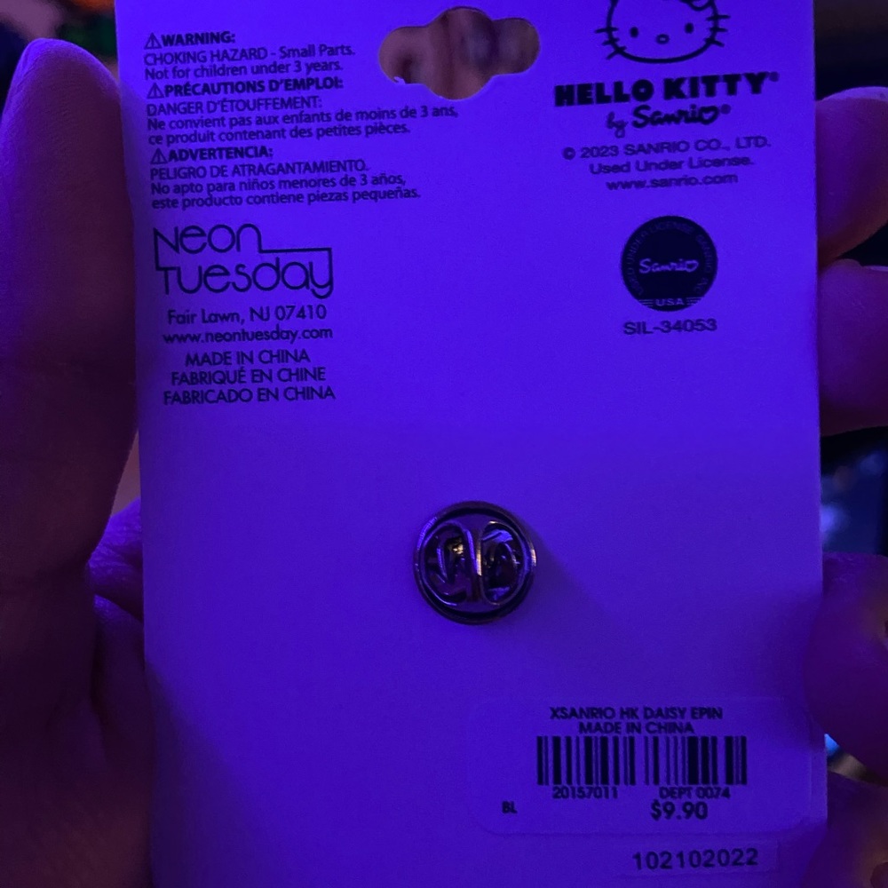 Hello Kitty Pin - Picture 3 of 3